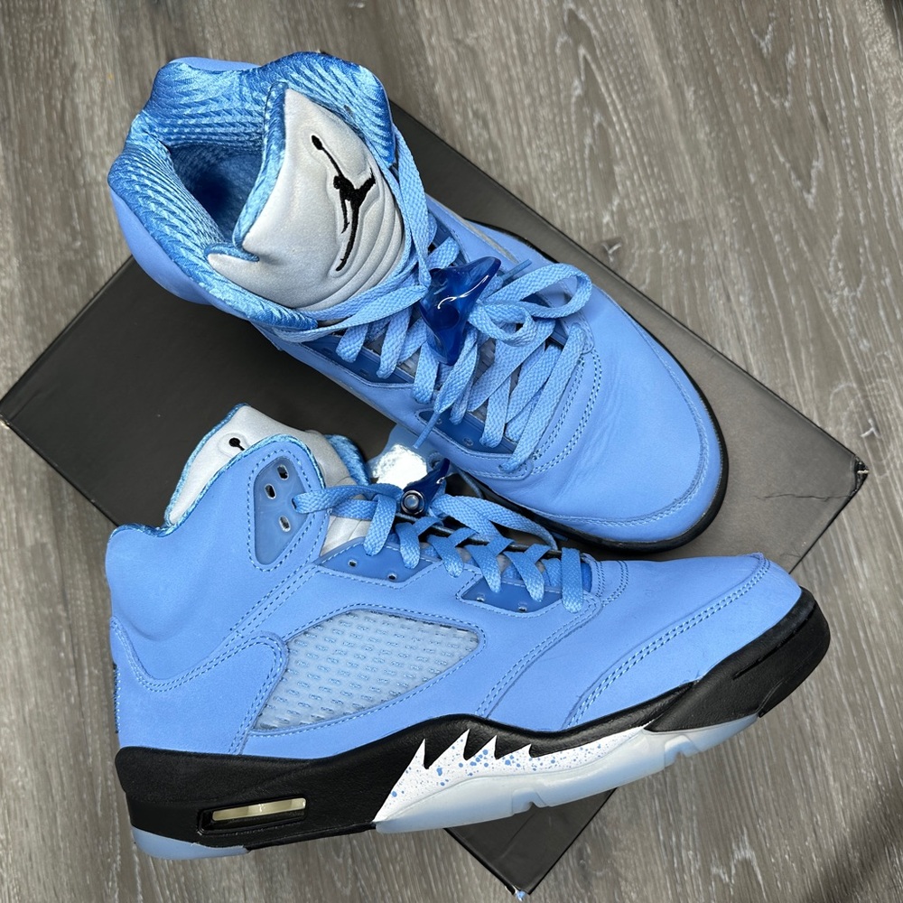 Jordan 5 UNC pre-own size 10 8/10 condition